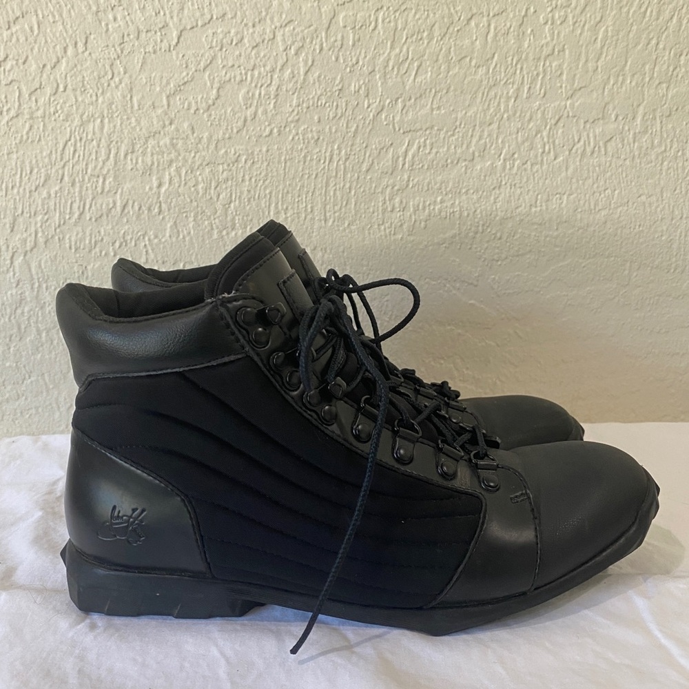 John Fluevog mens FUTURE ROUND TOE
COMET VEGAN LACE-UP SHOES sz 7